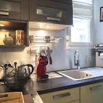 Cosy And Quiet Apartment In Paris