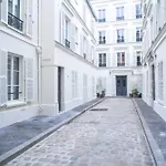 Cosy And Quiet Apartment In Paris