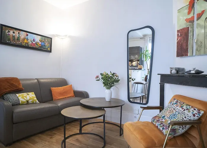 Cosy And Quiet Apartment In Paris